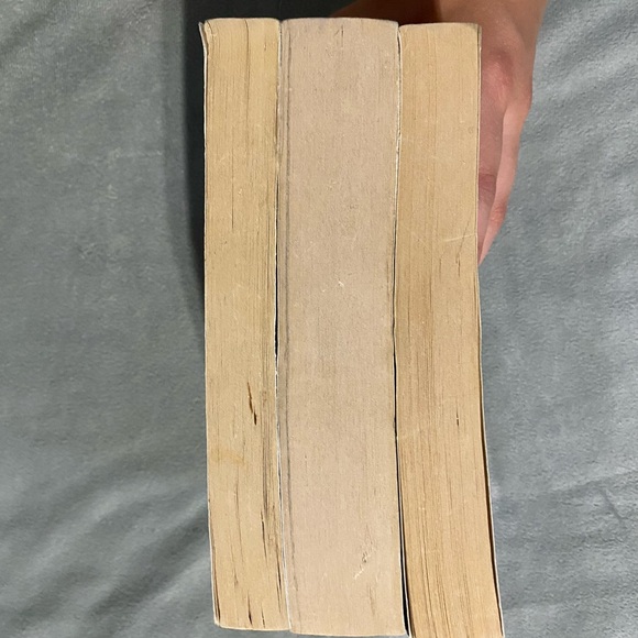 Warriors books group of three - Picture 5 of 5